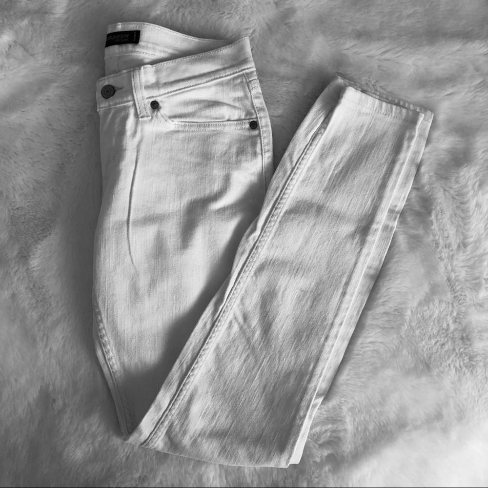 Levi’s / White Jeans - Picture 2 of 3